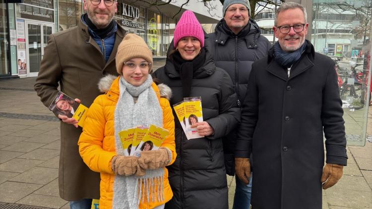 FDP-Infostand mit Katarina Blume und Ron Schumacher